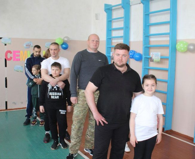 Семейный конкурс для пап и детей прошел в средней школе №2