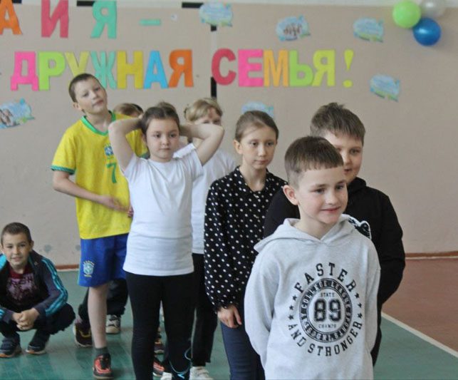 Семейный конкурс для пап и детей прошел в средней школе №2