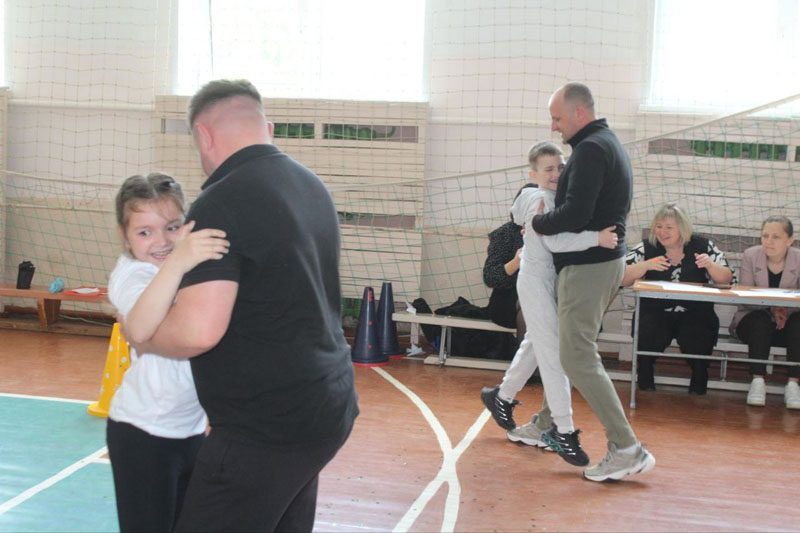 Семейный конкурс для пап и детей прошел в средней школе №2