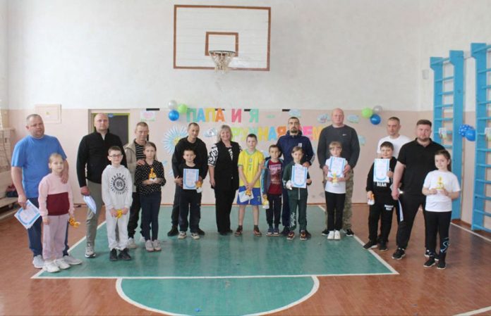 Семейный конкурс для пап и детей прошел в средней школе №2