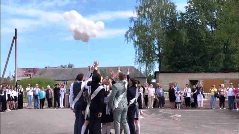 Их звездный час! Во взрослую жизнь отправились выпускники средней школы №1