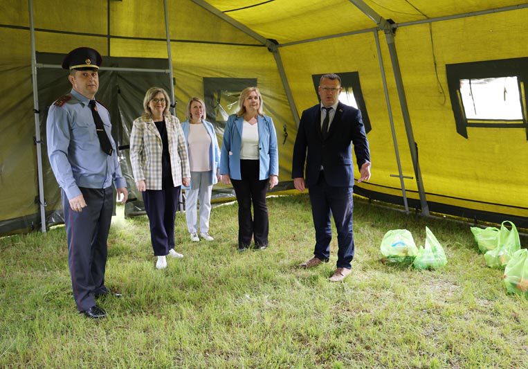 Армейский быт и товарищеский дух: в Белынковичах открылся летний круглосуточный лагерь «Зубр»