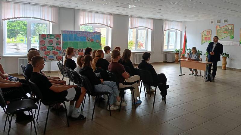 Адвокат принял участие в разъяснении молодежи основ законодательства о труде