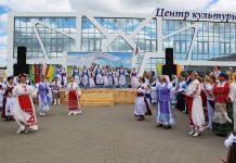 ФОТОФАКТ: Масштабно и ярко прошел в Костюковичах фестиваль «Письменков луг»