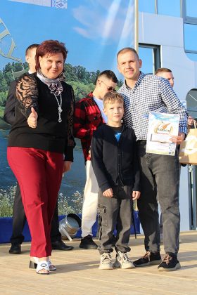 ФОТОФАКТ: Масштабно и ярко прошел в Костюковичах фестиваль "Письменков луг"