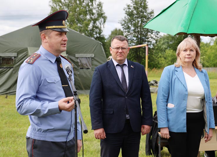 Армейский быт и товарищеский дух: в Белынковичах открылся летний круглосуточный лагерь «Зубр»