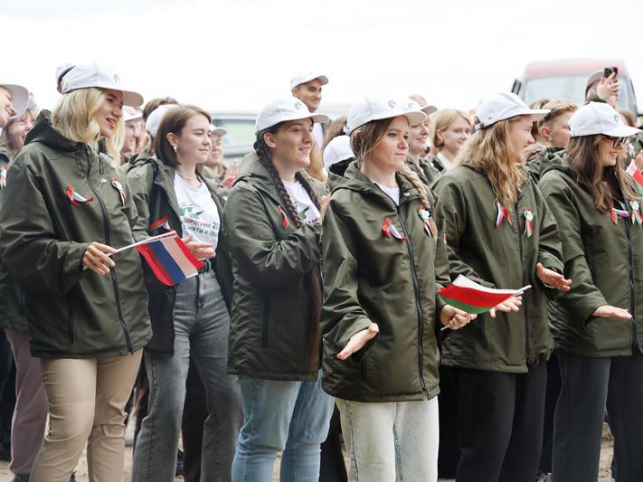 Участники проекта «Дорогами Памяти и Славы» побывали в Костюковичах