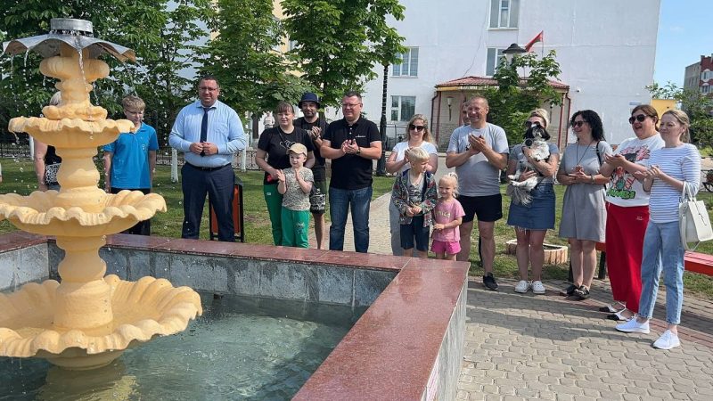 Фонтан по по улице Микрорайон Молодежный возобновил свою работу