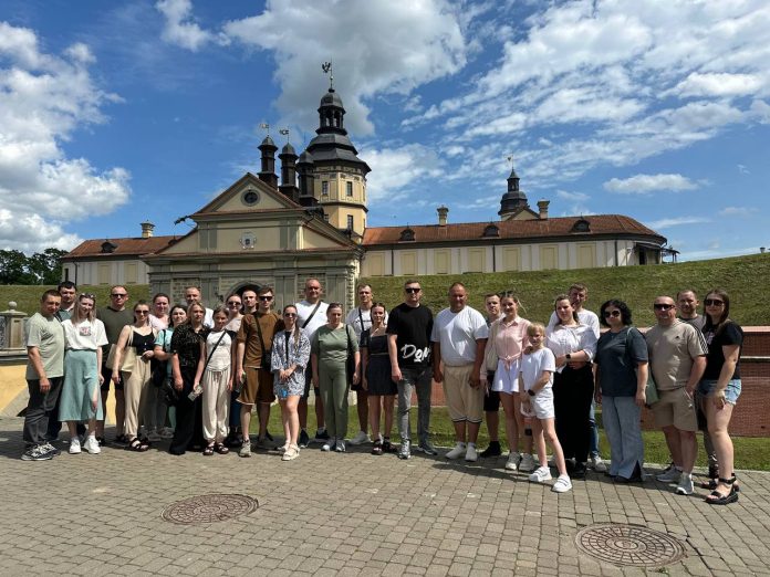 Сотрудники Костюковичского РОВД вместе со своими семьями совершили поездку в Гродненскую и Минскую области