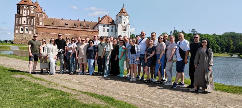 Сотрудники Костюковичского РОВД вместе со своими семьями совершили поездку в Гродненскую и Минскую области