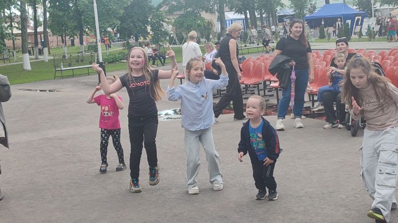 Климовичи встретили XXIII Международный фестиваль детского творчества «Золотая пчёлка»