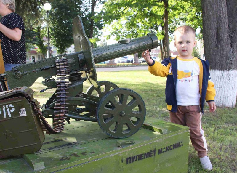 Участники акции памяти «Боевой расчет» посетили выставку оружия времен Великой Отечественной войны