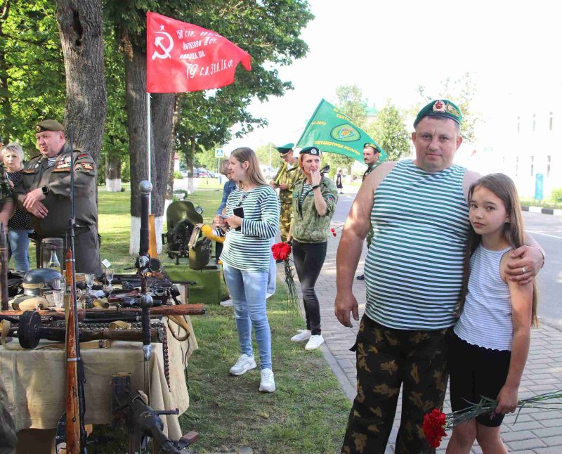 Участники акции памяти «Боевой расчет» посетили выставку оружия времен Великой Отечественной войны