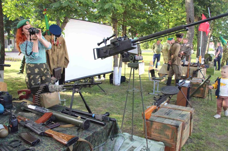 Участники акции памяти «Боевой расчет» посетили выставку оружия времен Великой Отечественной войны