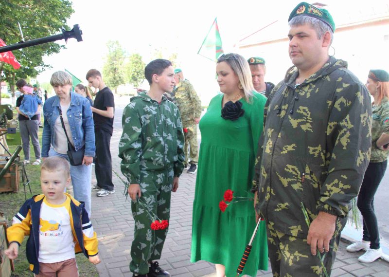 Участники акции памяти «Боевой расчет» посетили выставку оружия времен Великой Отечественной войны