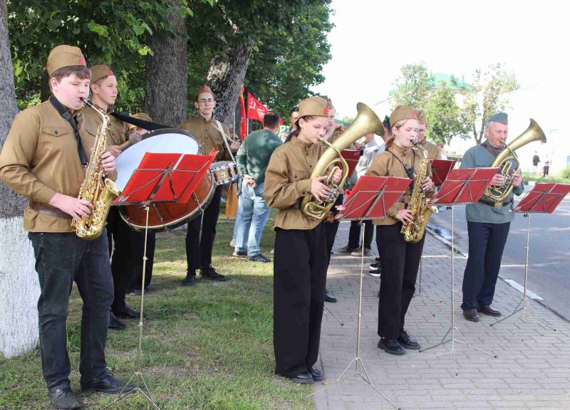 Участники акции памяти «Боевой расчет» посетили выставку оружия времен Великой Отечественной войны