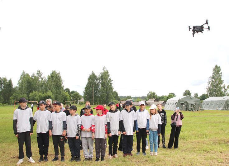 Армейский вайб: насыщенный день прошел в полевом лагере "зубров" Армейский вайб: насыщенный день прошел в полевом лагере "зубров"