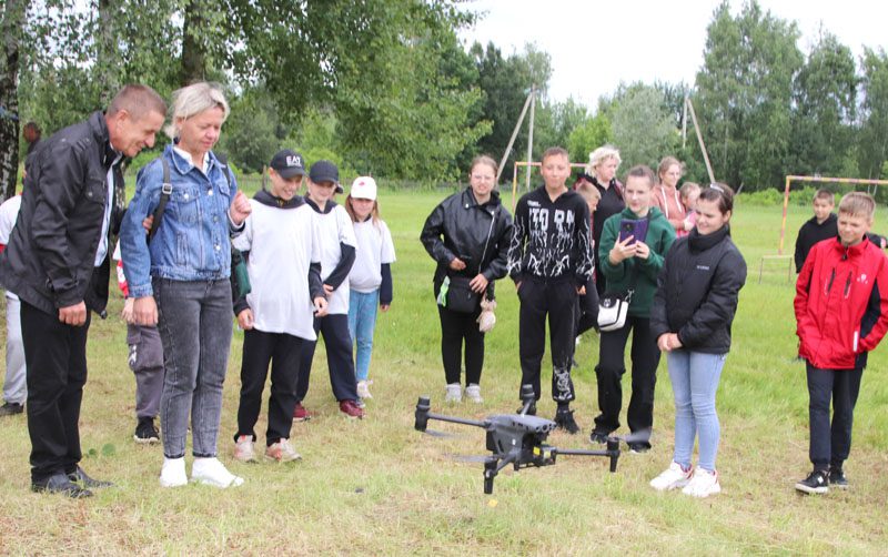 Армейский вайб: насыщенный день прошел в полевом лагере "зубров" Армейский вайб: насыщенный день прошел в полевом лагере "зубров"