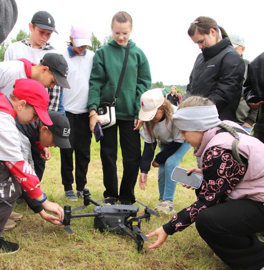 Армейский вайб: насыщенный день прошел в полевом лагере "зубров" Армейский вайб: насыщенный день прошел в полевом лагере "зубров"
