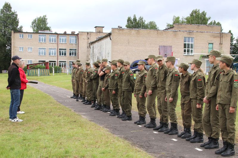 Армейский вайб: насыщенный день прошел в полевом лагере "зубров" Армейский вайб: насыщенный день прошел в полевом лагере "зубров"