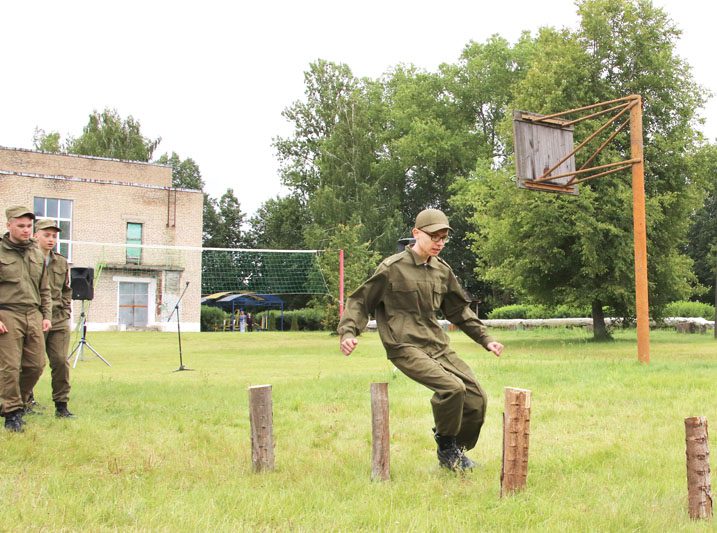 Армейский вайб: насыщенный день прошел в полевом лагере "зубров" Армейский вайб: насыщенный день прошел в полевом лагере "зубров"