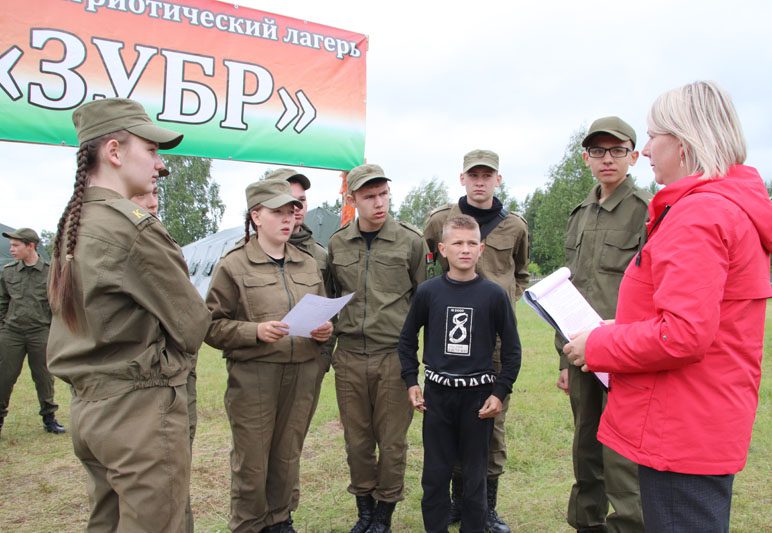 Армейский вайб: насыщенный день прошел в полевом лагере "зубров" Армейский вайб: насыщенный день прошел в полевом лагере "зубров"