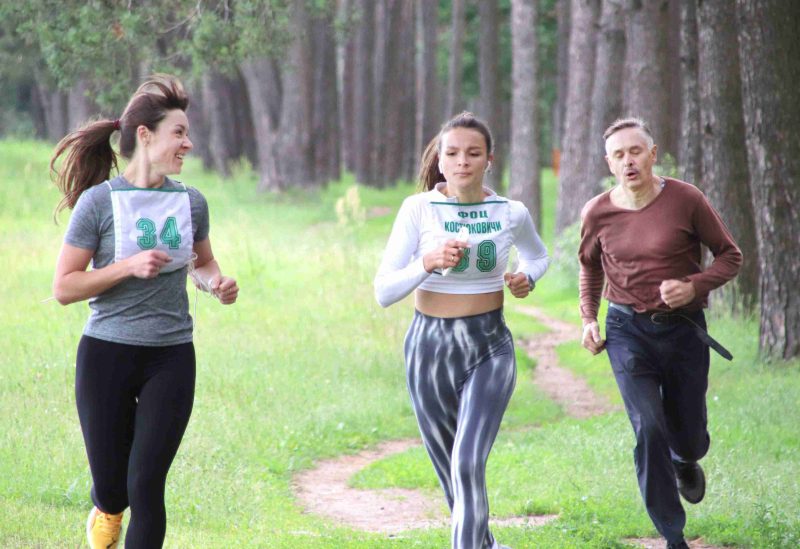 ФОТОФАКТ: Празднование Дня молодежи в Костюковичах началось с забега