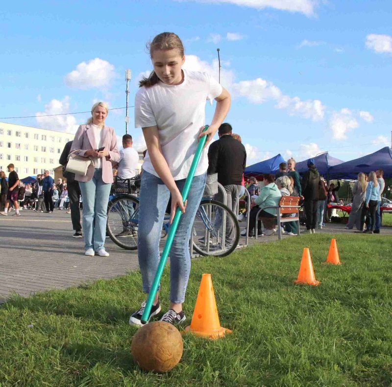 Танцы дотемна: костюковчане весело и ярко отметили праздник молодости и надежд Танцы дотемна: костюковчане весело и ярко отметили праздник молодости и надежд