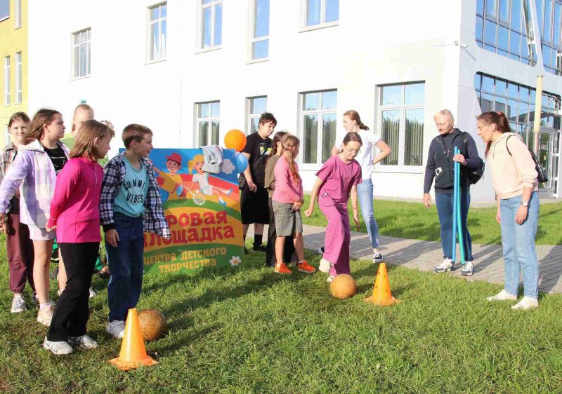 Танцы дотемна: костюковчане весело и ярко отметили праздник молодости и надежд Танцы дотемна: костюковчане весело и ярко отметили праздник молодости и надежд