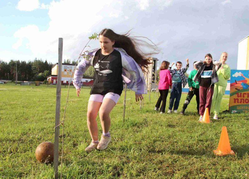 Танцы дотемна: костюковчане весело и ярко отметили праздник молодости и надежд Танцы дотемна: костюковчане весело и ярко отметили праздник молодости и надежд