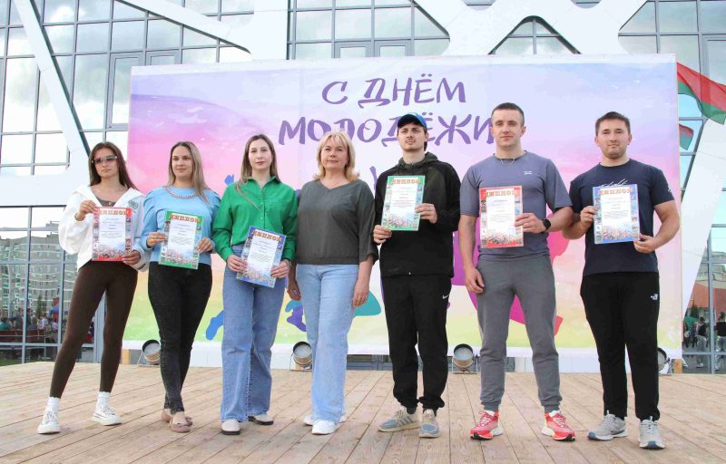ФОТОФАКТ: Празднование Дня молодежи в Костюковичах началось с забега