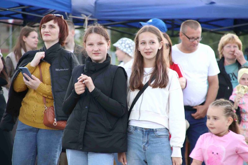 Танцы дотемна: костюковчане весело и ярко отметили праздник молодости и надежд Танцы дотемна: костюковчане весело и ярко отметили праздник молодости и надежд