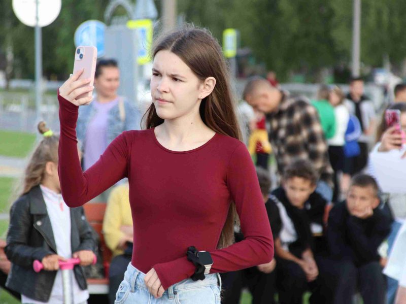 Танцы дотемна: костюковчане весело и ярко отметили праздник молодости и надежд Танцы дотемна: костюковчане весело и ярко отметили праздник молодости и надежд