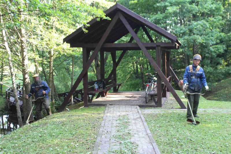 Костюковичская молодежь подключилась к благоустройству экологической тропы Костюковичская молодежь подключилась к благоустройству экологической тропы