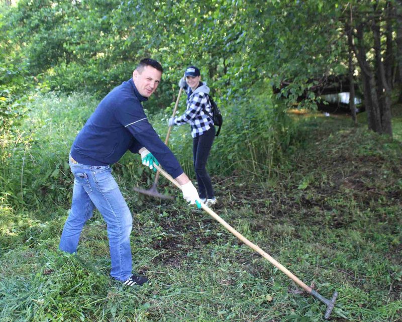 Костюковичская молодежь подключилась к благоустройству экологической тропы Костюковичская молодежь подключилась к благоустройству экологической тропы