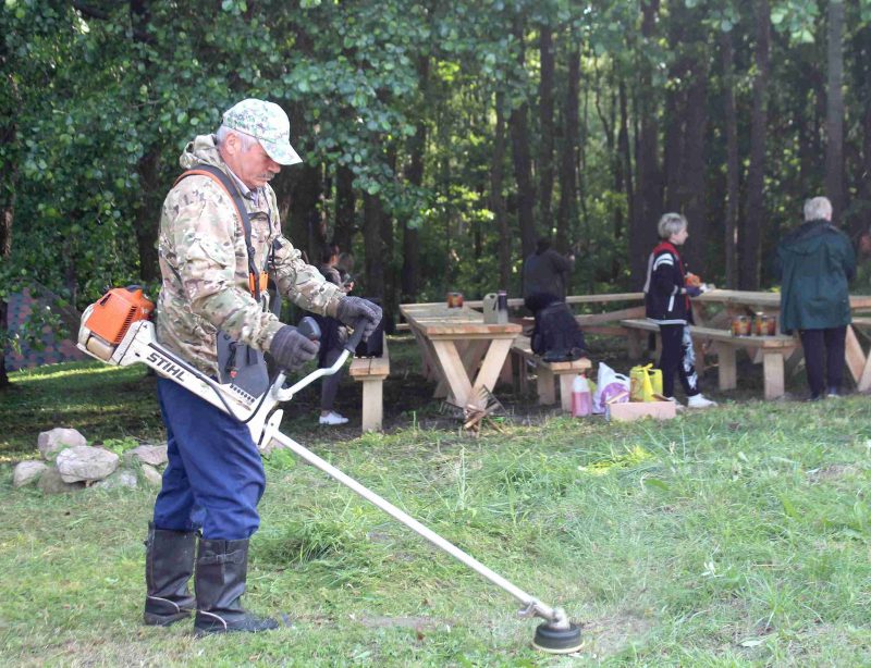 Костюковичская молодежь подключилась к благоустройству экологической тропы Костюковичская молодежь подключилась к благоустройству экологической тропы