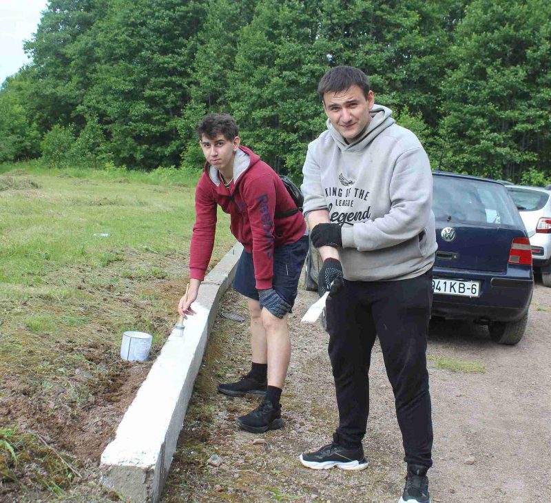 Костюковичская молодежь подключилась к благоустройству экологической тропы Костюковичская молодежь подключилась к благоустройству экологической тропы