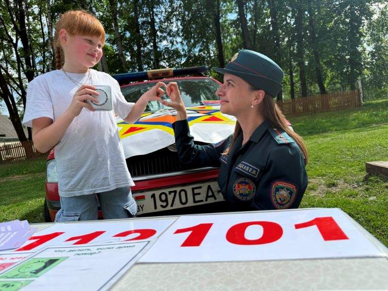 В рамках информационно-пропагандистской акции «Безопасные каникулы» спасатели районного отдела по ЧС провели мероприятие для детворы и взрослых В рамках информационно-пропагандистской акции «Безопасные каникулы» спасатели районного отдела по ЧС провели мероприятие для детворы и взрослых