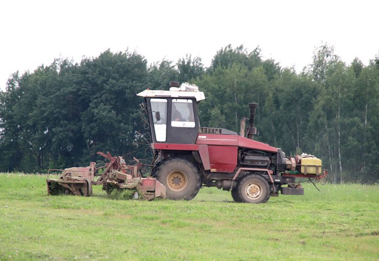 Уборка трав и заготовка сенажа в хозяйствах района идет по плану Уборка трав и заготовка сенажа в хозяйствах района идет по плану