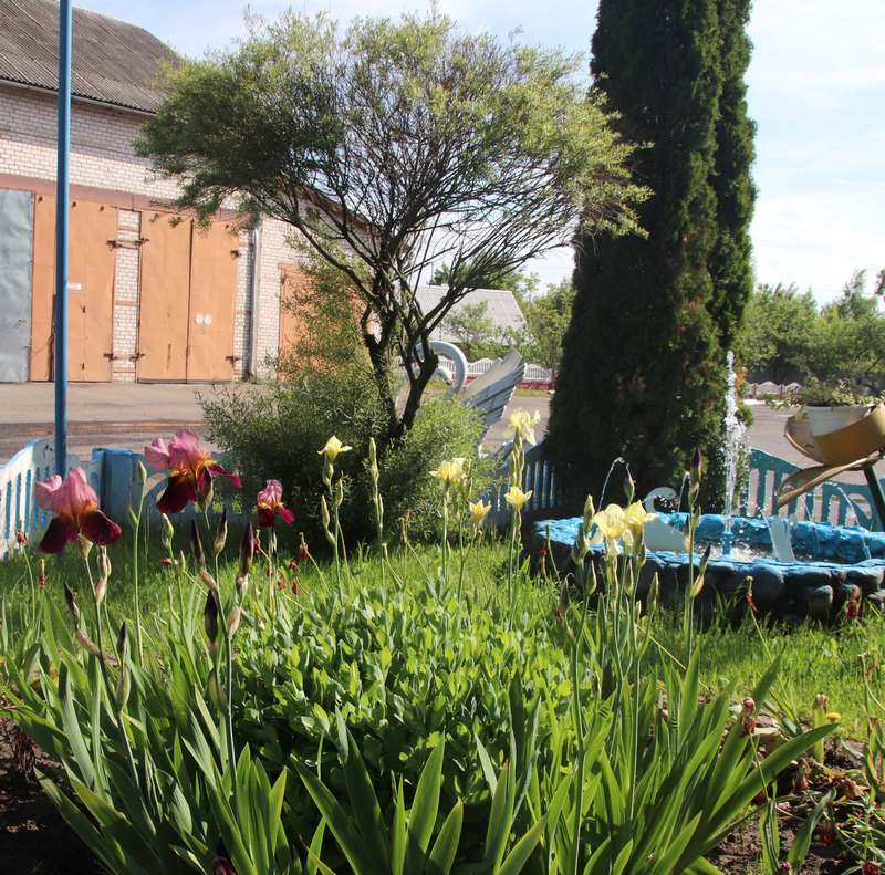 Ухоженная территория, малые архитектурные формы, красивый дизайн - все это создано руками работников Могилеввторчермета