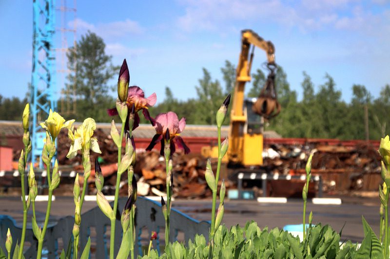 Ухоженная территория, малые архитектурные формы, красивый дизайн - все это создано руками работников Могилеввторчермета