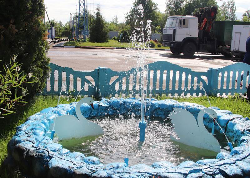 Ухоженная территория, малые архитектурные формы, красивый дизайн - все это создано руками работников Могилеввторчермета