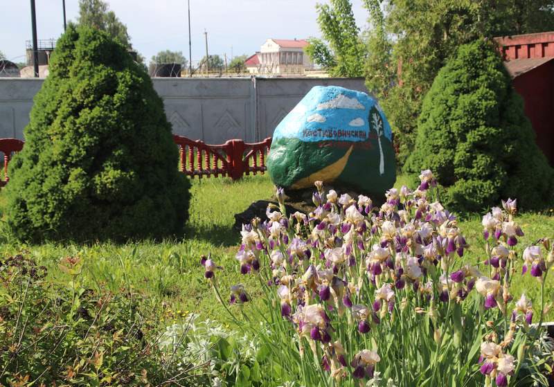 Ухоженная территория, малые архитектурные формы, красивый дизайн - все это создано руками работников Могилеввторчермета