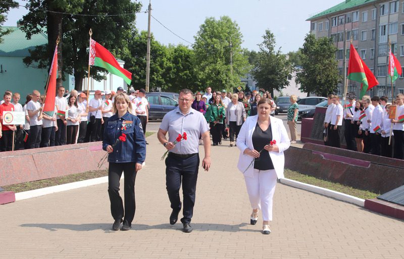 В Костюковичах в торжественной обстановке дан старт третьему "Трудовому семестру" В Костюковичах в торжественной обстановке дан старт третьему "Трудовому семестру"