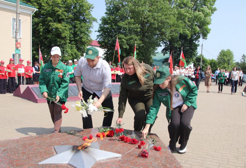 В Костюковичах в торжественной обстановке дан старт третьему "Трудовому семестру" В Костюковичах в торжественной обстановке дан старт третьему "Трудовому семестру"