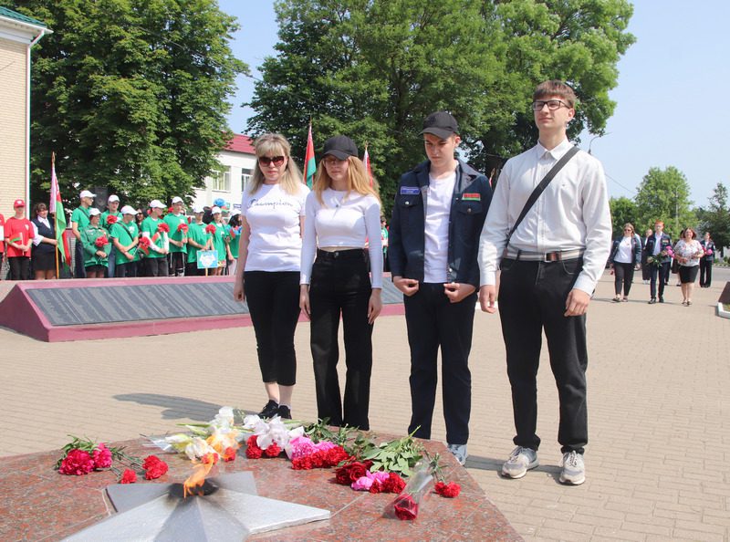 В Костюковичах в торжественной обстановке дан старт третьему "Трудовому семестру" В Костюковичах в торжественной обстановке дан старт третьему "Трудовому семестру"