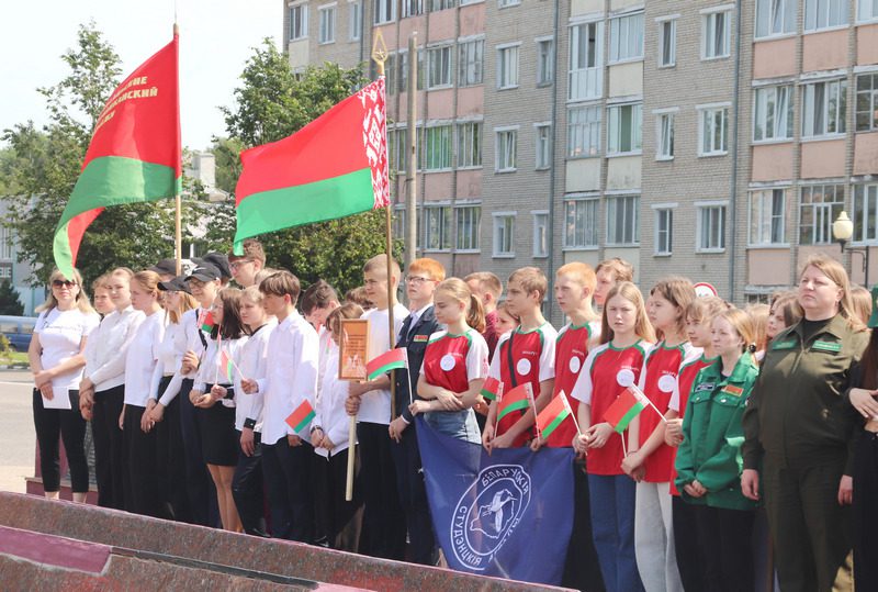 В Костюковичах в торжественной обстановке дан старт третьему "Трудовому семестру" В Костюковичах в торжественной обстановке дан старт третьему "Трудовому семестру"