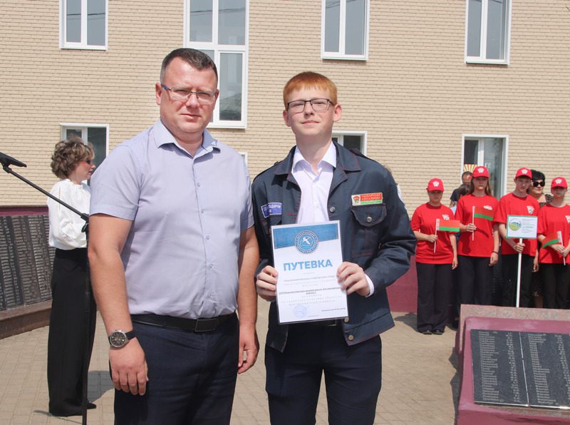 В Костюковичах в торжественной обстановке дан старт третьему "Трудовому семестру" В Костюковичах в торжественной обстановке дан старт третьему "Трудовому семестру"