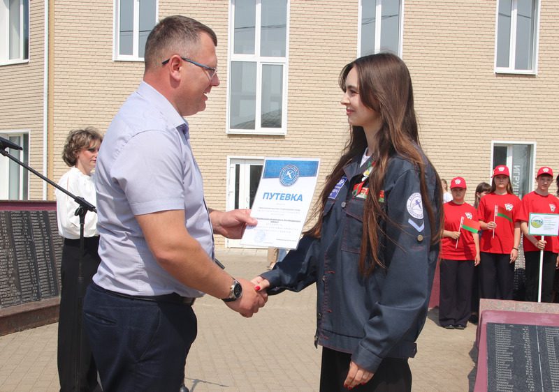 В Костюковичах в торжественной обстановке дан старт третьему "Трудовому семестру" В Костюковичах в торжественной обстановке дан старт третьему "Трудовому семестру"