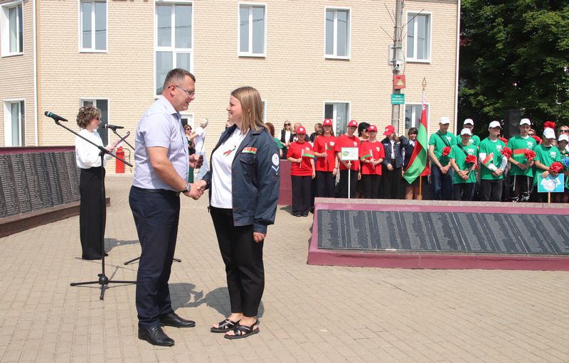 В Костюковичах в торжественной обстановке дан старт третьему "Трудовому семестру" В Костюковичах в торжественной обстановке дан старт третьему "Трудовому семестру"